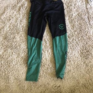 VIRUS compression leggings